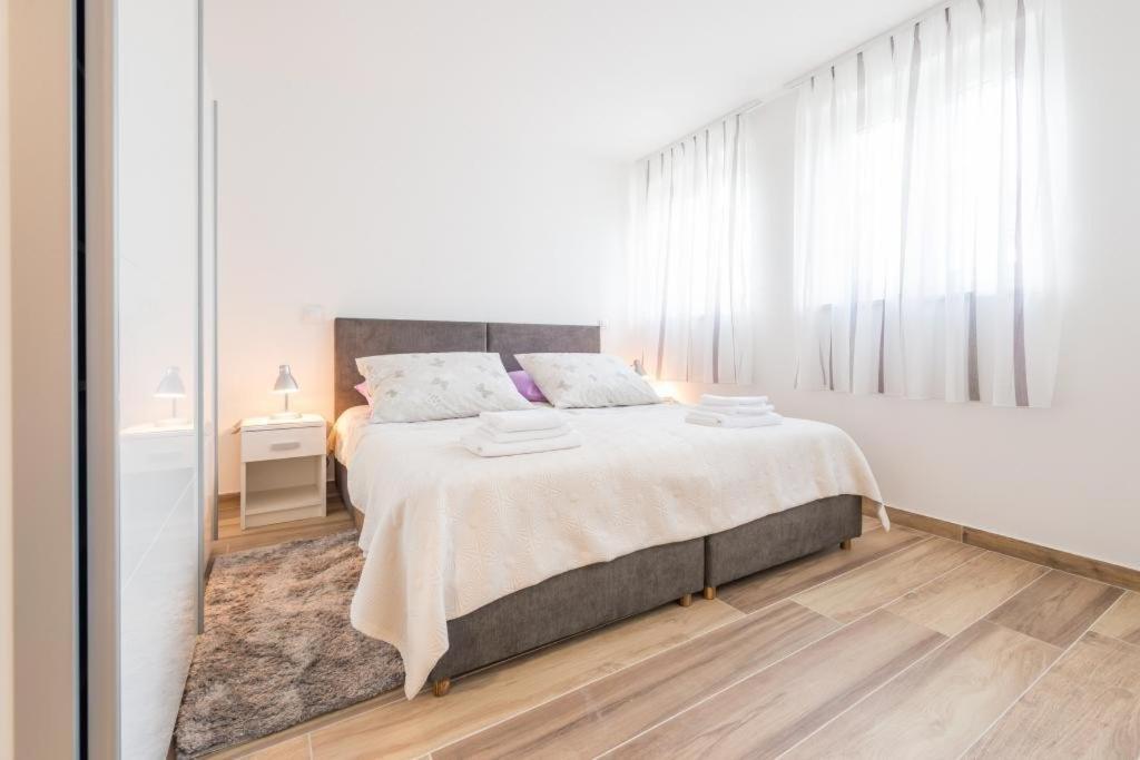 Apartment Luce Royal Ragusa Esterno foto