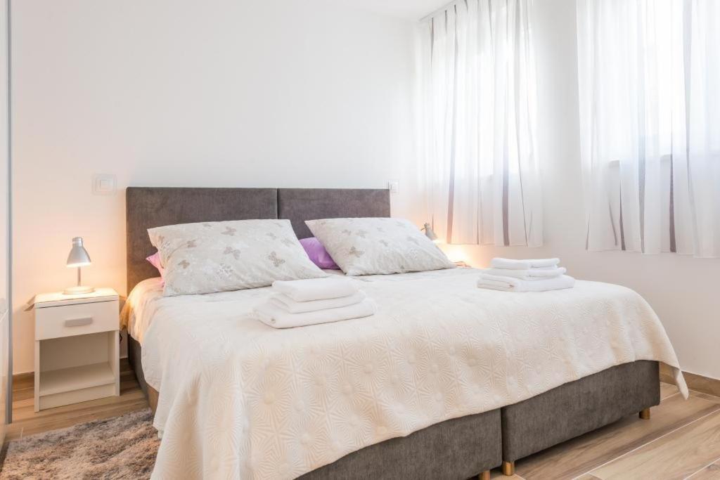 Apartment Luce Royal Ragusa Esterno foto