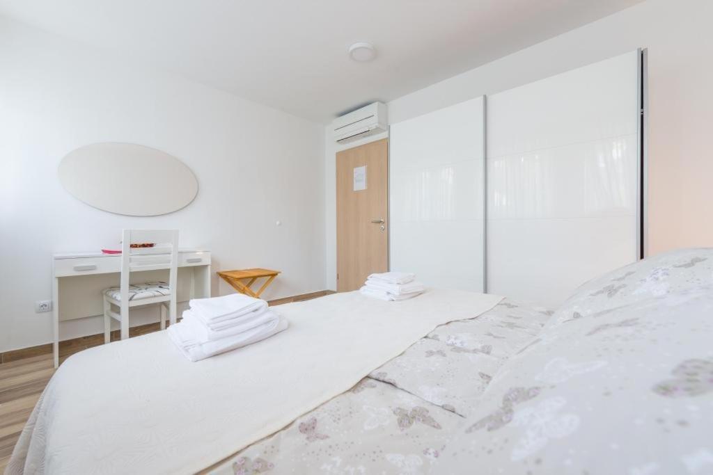 Apartment Luce Royal Ragusa Esterno foto